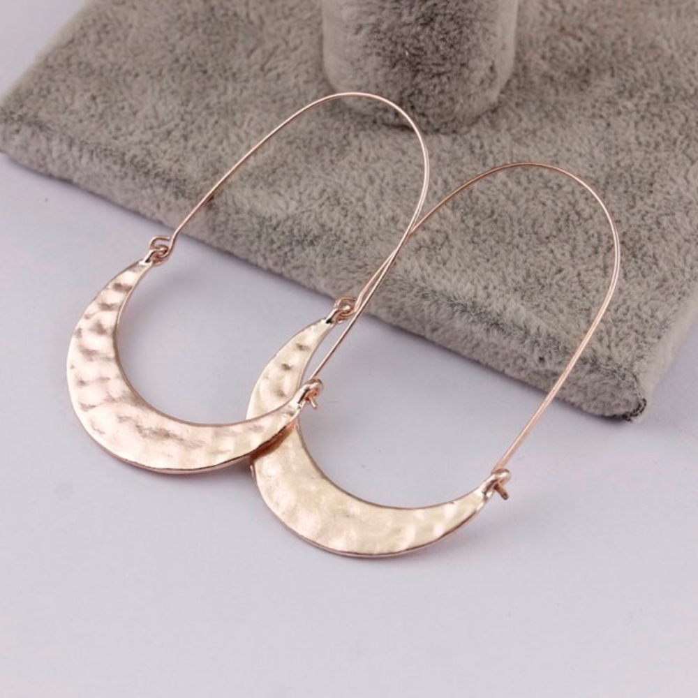 ✨ MAKE OFFER ✨ HAMMERED ROSE GOLD CRESCENT EAR…